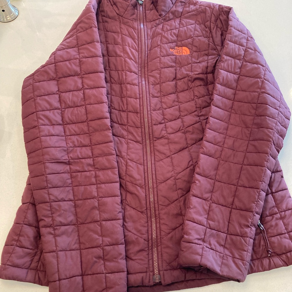Women’s North Face Light Puffer. Size S. Maroon
